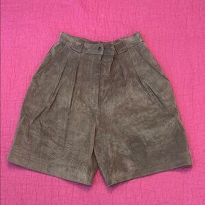 Cayenne leather 100% suede Bermuda shorts, US6